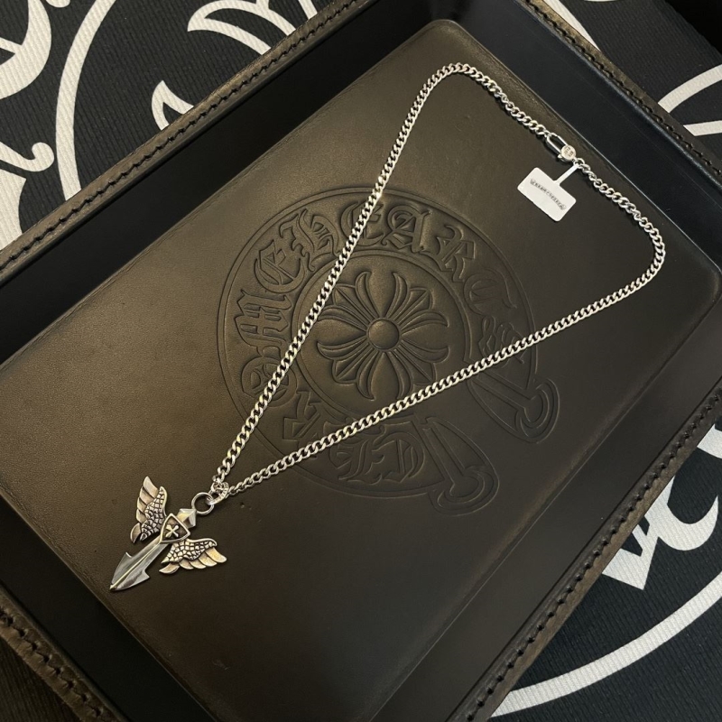 Ch**me He**ts necklaces